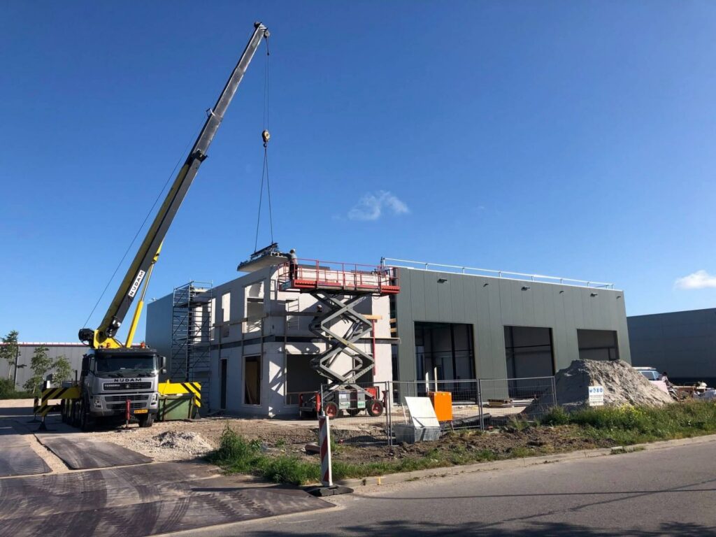 Nieuwbouw Kees Koopman Transport | Voor dak, gevel en totaalbouw