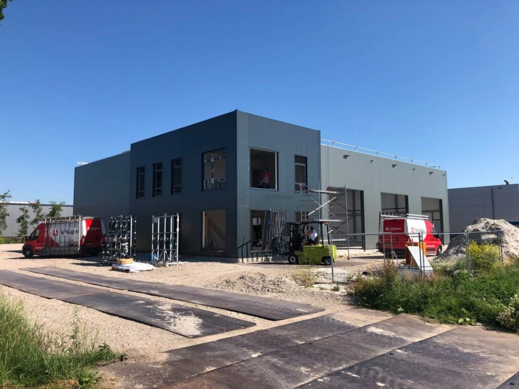 Nieuwbouw Kees Koopman Transport | Voor dak, gevel en totaalbouw