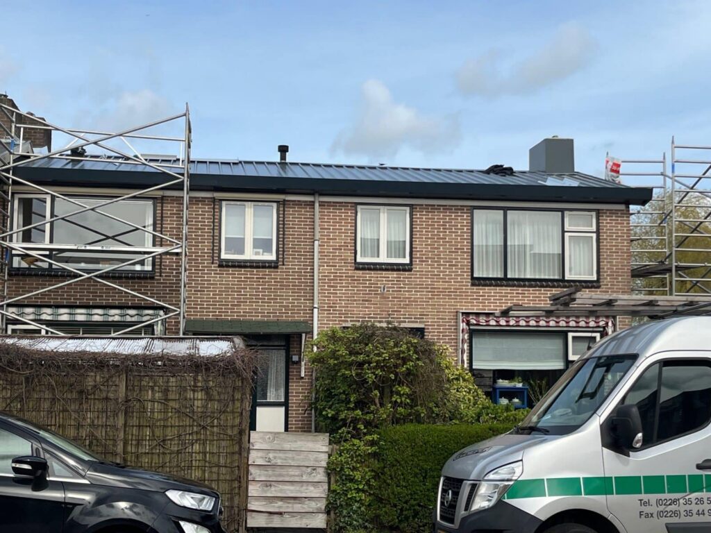 Noord Scharwoude | Voor dak, gevel en totaalbouw